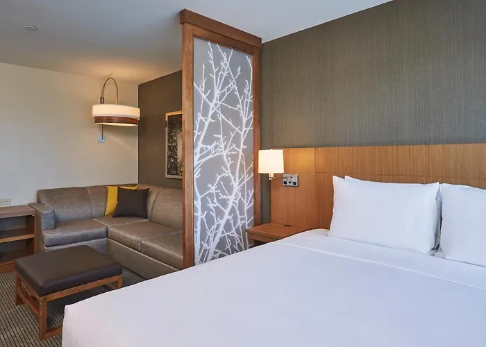 Upper Floors King Room