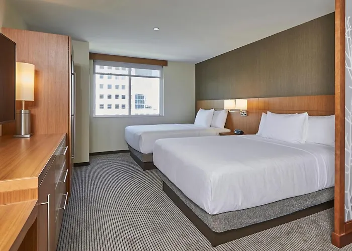Upper Floors Queen Room